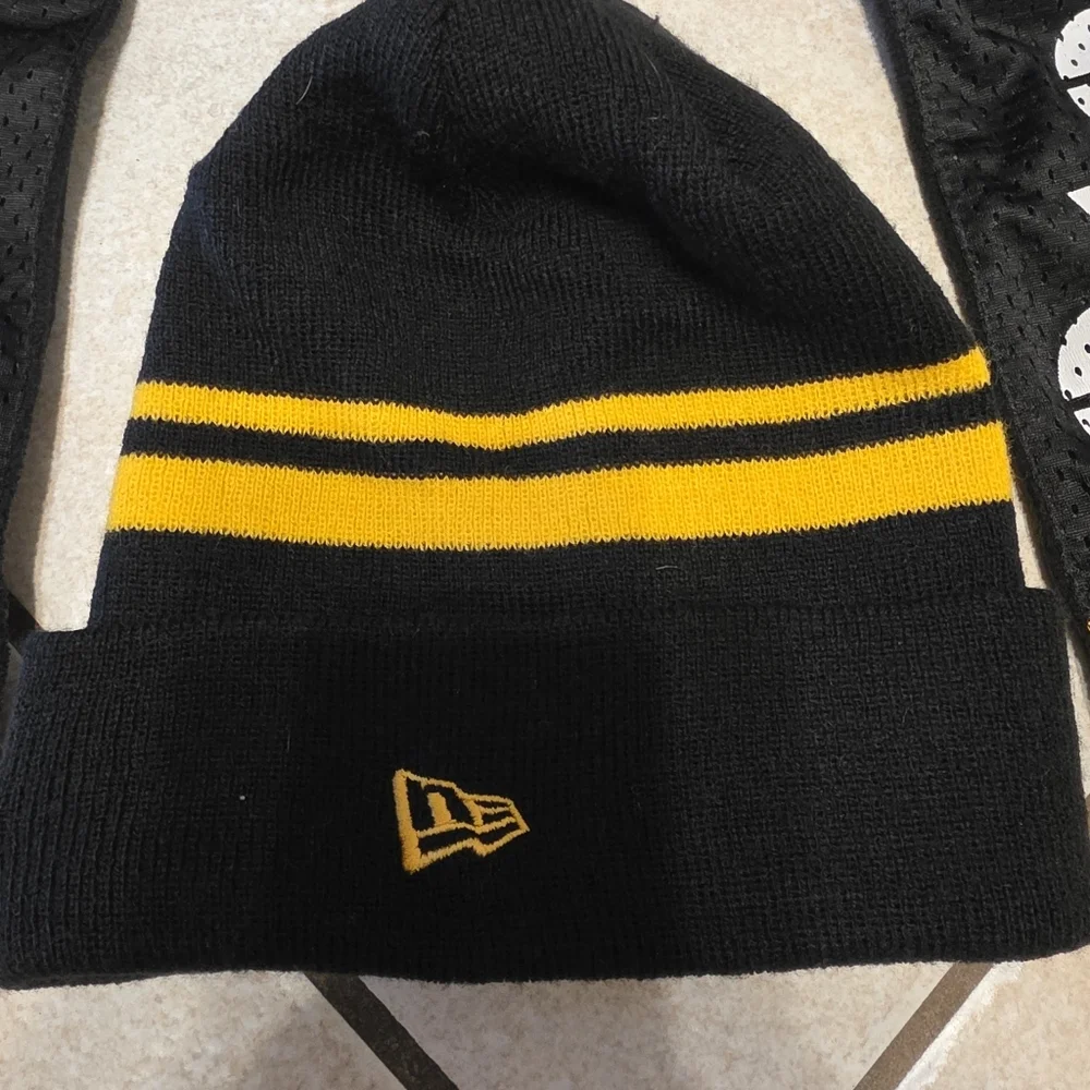 Pittsburgh Steelers Hat & Scarf Bundle